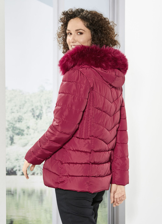 - Jacke mit abnehmbarem Kunstpelz-Besatz, in Größe 034 bis 052, in Farbe KARMINROT Ansicht 4