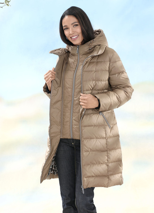 Jacken & Mäntel - Daunen-Kurzmantel mit Reißverschlussleiste Ansicht 3 Jacken & Mäntel - Daunen-Kurzmantel mit Reißverschlussleiste, in Größe 036 bis 052, in Farbe CAMEL Ansicht 3