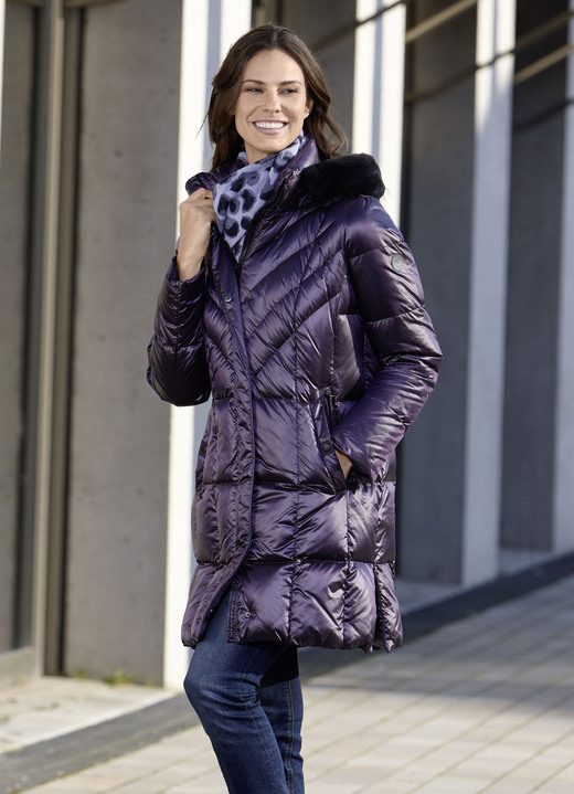 Jacken & Mäntel - Daunen-Kurzmantel auch in Schwarz, in Größe 036 bis 054, in Farbe AUBERGINE Ansicht 1