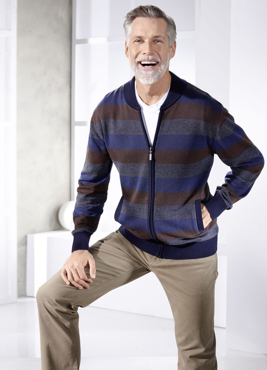 Pullover & Strickmode - Jacke mit durchgehendem Reißverschluss, in Größe 046 bis 062, in Farbe ROYALBLAU-MESSING-GRAU