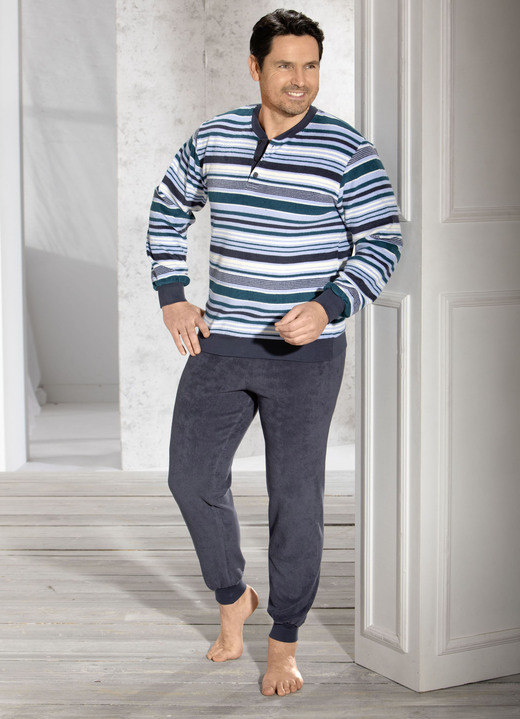 Schlafanzüge - Schlafanzug aus Frottierstretch, mit Knopfleiste und Bündchenabschlüssen Ansicht 2 Schlafanzüge - Schlafanzug aus Frottierstretch, mit Knopfleiste und Bündchenabschlüssen, in Größe 046 bis 062, in Farbe PETROL-GRAFIT-BLEU Ansicht 2