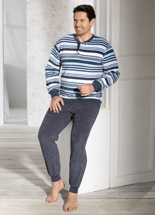 Schlafanzüge - Schlafanzug aus Frottierstretch, mit Knopfleiste und Bündchenabschlüssen Ansicht 3 Schlafanzüge - Schlafanzug aus Frottierstretch, mit Knopfleiste und Bündchenabschlüssen, in Größe 046 bis 062, in Farbe PETROL-GRAFIT-BLEU Ansicht 3