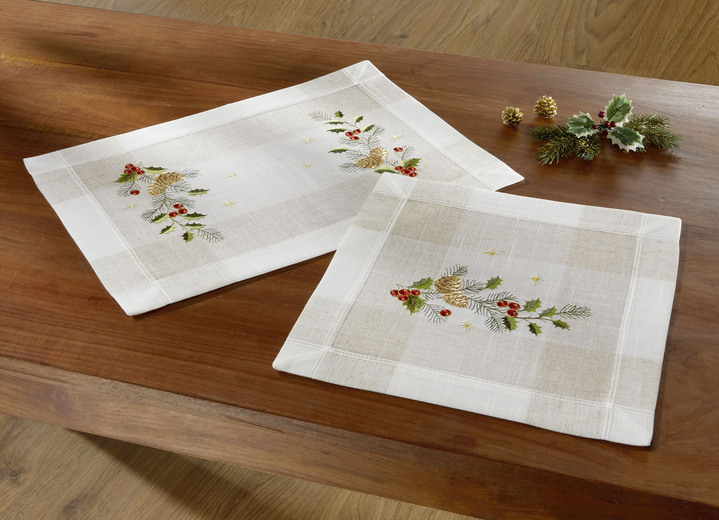 Heimtextilien - Aufwendig bestickte Tischdecke oder Kissenbezug, in Größe 101 (Deckchen, 35x 50 cm) bis 404 (Kissenbezug, 40x 40 cm), in Farbe SEKT-BUNT Ansicht 1