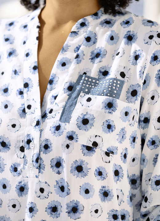 Shirts - Bluse mit kurzer Knopfleiste, in Größe 036 bis 052, in Farbe WEISS-BLAU Ansicht 2