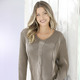Langarm - Pullover mit kürzerem Vorderteil, in Größe L(44/46) bis XS(32/34), in Farbe ECRU – Farbe TAUPE – Ansicht 1