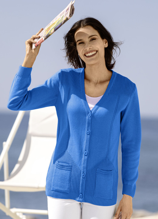 Strickjacken - Strickjacke mit streckender Struktur Strickjacken - Strickjacke mit streckender Struktur, in Größe 038 bis 054, in Farbe AZURBLAU