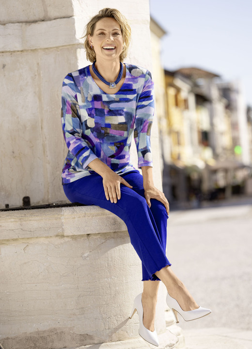 Pullover - Pullover in weich fließender Qualität, in Größe 038 bis 054, in Farbe BLAU-LILA-MULTICOLOR Ansicht 3