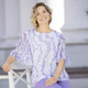Shirts - Doppellagiges Shirt mit Chiffon-Überwurf in 2 Farben, in Größe 036 bis 050, in Farbe FLIEDER-WEISS