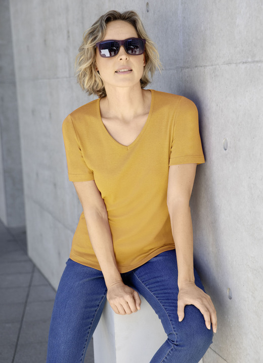 Kurzarm - Shirt mit hohem Tragekomfort in 10 Farben Ansicht 2 Kurzarm - Shirt mit hohem Tragekomfort in 10 Farben, in Größe 034 bis 052, in Farbe HELLBLAU Ansicht 2
