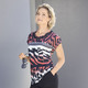 Shirts - Shirt mit Kontrast-Schriftzug – Farbe SCHWARZ-KORALLE-WEISS – Ansicht 1 Shirts - Shirt mit Kontrast-Schriftzug, in Größe 036 bis 052, in Farbe SCHWARZ-KORALLE-WEISS – Farbe SCHWARZ-KORALLE-WEISS – Ansicht 1