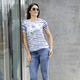 Kurzarm - Tunika mit Floraldruck – Farbe JEANSBLAU-BUNT – Ansicht 2 Kurzarm - Tunika mit Floraldruck, in Größe 036 bis 052, in Farbe JEANSBLAU-BUNT – Farbe JEANSBLAU-BUNT – Ansicht 2