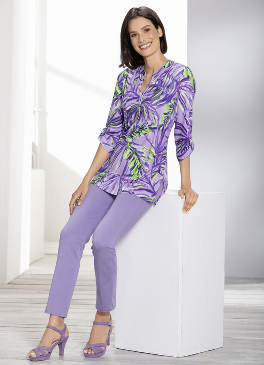 Tuniken - Shirt-Tunika mit farbbrillantem Druck Ansicht 3 Tuniken - Shirt-Tunika mit farbbrillantem Druck, in Größe 036 bis 054, in Farbe LILA-FLIEDER-BUNT Ansicht 3