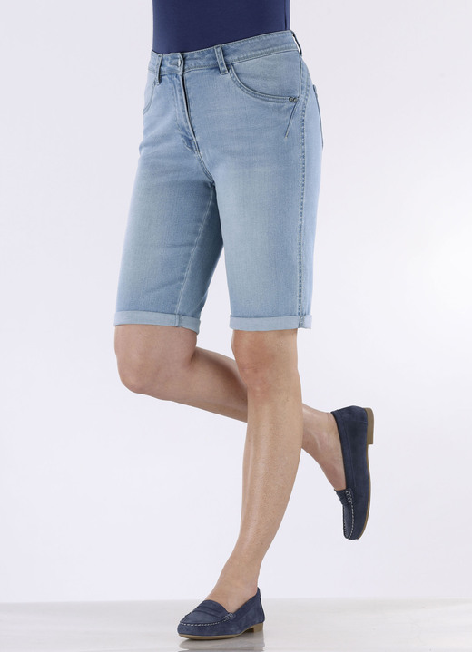 Hosen - Bermudas mit Push-up-Effekt Ansicht 2 Hosen - Bermudas mit Push-up-Effekt, in Größe 034 bis 052, in Farbe HELLBLAU Ansicht 2