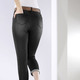 Hosen mit Knopf- und Reißverschluss - Jeans mit Push-up-Effekt – Farbe SCHWARZ – Ansicht 4 Hosen mit Knopf- und Reißverschluss - Jeans mit Push-up-Effekt, in Größe 017 bis 052, in Farbe JEANSBLAU – Farbe SCHWARZ – Ansicht 4