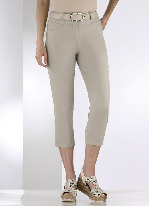 Hosen mit Knopf- und Reißverschluss - Caprihose in 4-Pocket-Form, in Größe 018 bis 052, in Farbe HELLBLAU Ansicht 17