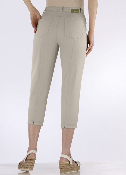 Hosen mit Knopf- und Reißverschluss - Caprihose in 4-Pocket-Form, in Größe 018 bis 052, in Farbe HELLBLAU Ansicht 18