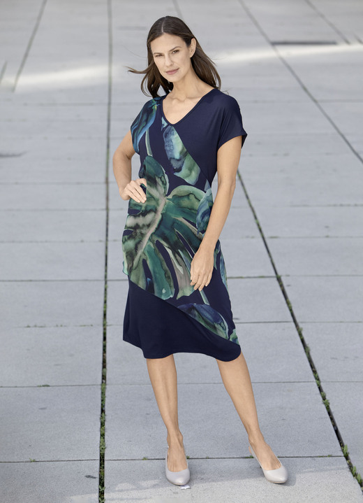 Kurzarm - Kleid mit Chiffon-Besatz, in Größe 036 bis 052, in Farbe MARINE-GRÜN-BUNT Ansicht 2