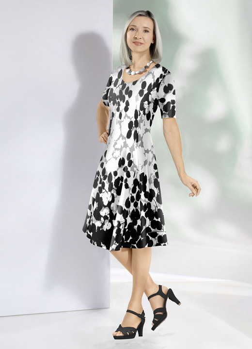 Kurzarm - Kleid mit ausdruckstarkem Bordüren-Druck Kurzarm - Kleid mit ausdruckstarkem Bordüren-Druck, in Größe 036 bis 052, in Farbe SCHWARZ-GRAU