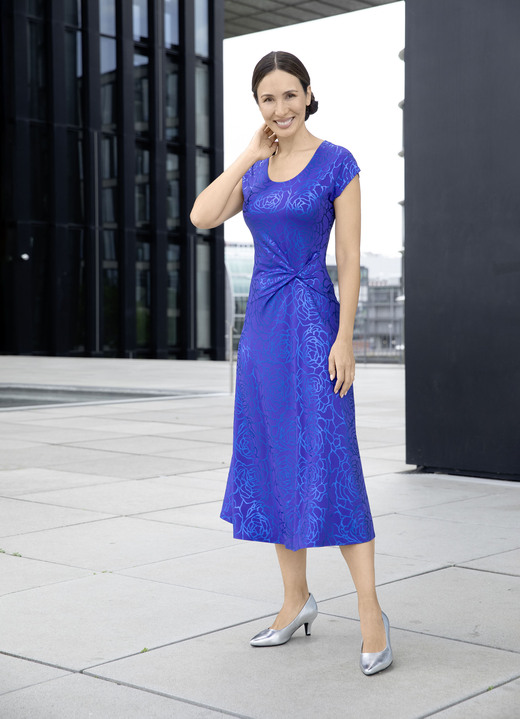 Abendkleider - Kleid mit raffinierter Knotenoptik Abendkleider - Kleid mit raffinierter Knotenoptik, in Größe 036 bis 054, in Farbe LILA-ROYALBLAU