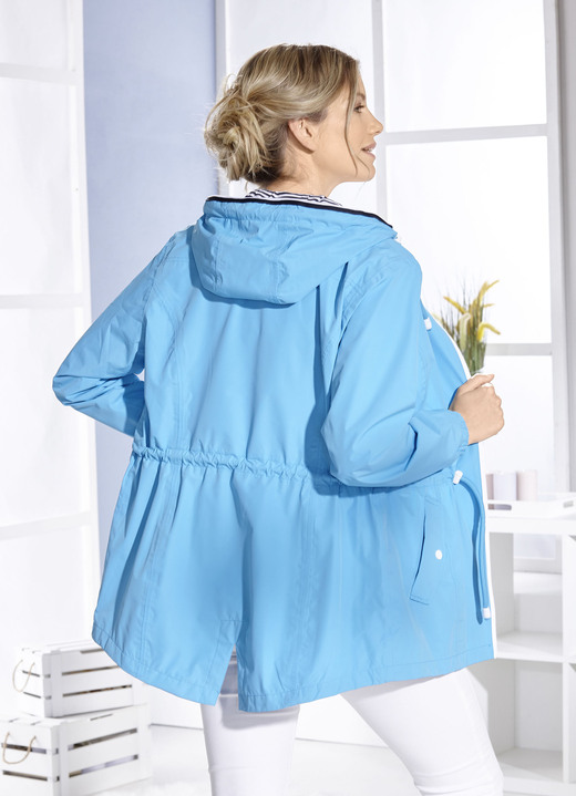 Kurz - Funktionsjacke mit geringelter Innenausstattung in der Kapuze, in Größe 036 bis 052, in Farbe TÜRKIS Ansicht 3