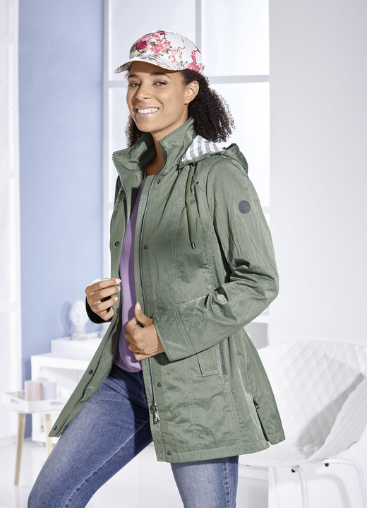 Jacken & Mäntel - Jacke mit Schub- und Reißverschlusstaschen Jacken & Mäntel - Jacke mit Schub- und Reißverschlusstaschen, in Größe 019 bis 054, in Farbe OLIV