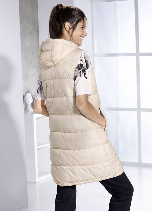 Lang - Funktions-Longweste mit fester Kapuze Ansicht 3 Lang - Funktions-Longweste mit fester Kapuze, in Größe 036 bis 056, in Farbe AMETHYST Ansicht 3