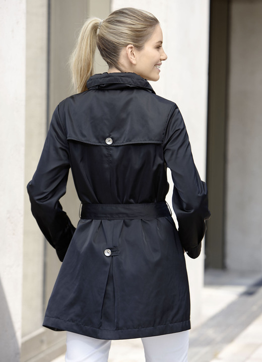 Lang - Longjacke mit Gürtel in Trench-Optik Ansicht 3 Lang - Longjacke mit Gürtel in Trench-Optik, in Größe 036 bis 052, in Farbe SCHWARZ Ansicht 3