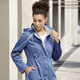 Lang - Longjacke mit krempelbaren Ärmeln – Farbe JEANSBLAU – Ansicht 1 Lang - Longjacke mit krempelbaren Ärmeln, in Größe 036 bis 054, in Farbe JEANSBLAU – Farbe JEANSBLAU – Ansicht 1