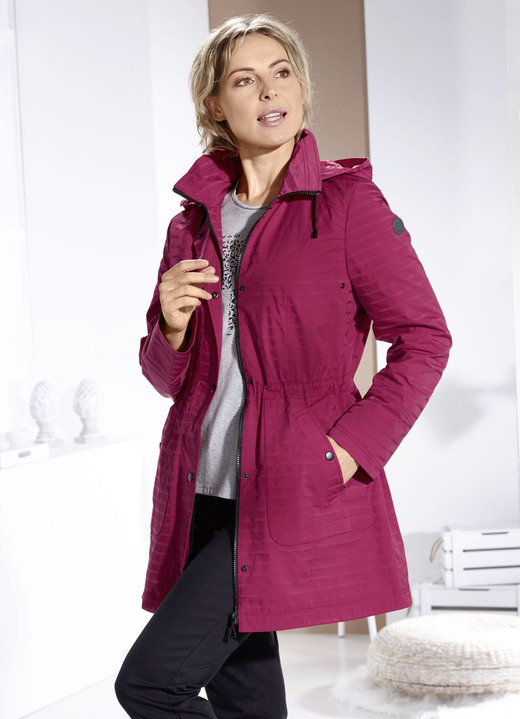 Jacken & Mäntel - Funktionsjacke mit dezentem Streifendessin, in Größe 018 bis 054, in Farbe RUBINROT Ansicht 3