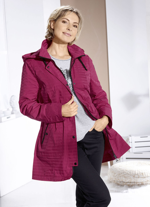 Jacken & Mäntel - Funktionsjacke mit dezentem Streifendessin, in Größe 018 bis 054, in Farbe RUBINROT Ansicht 1