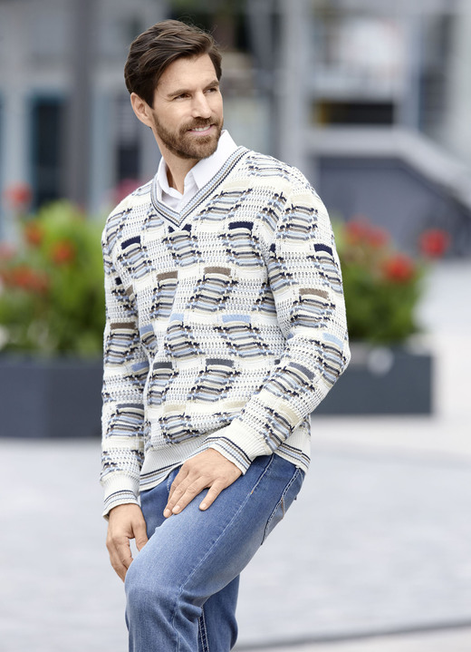 Gemustert - Modischer V-Pullover mit Intarsienmuster, in Größe 046 bis 062, in Farbe ECRU-BEIGE-MARINE Ansicht 2