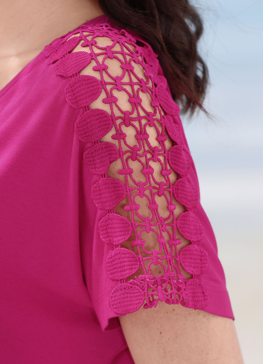 Strandkleider - Laurina Zweierpack Kleider mit Stickereispitze Ansicht 2 Strandkleider - Laurina Zweierpack Kleider mit Stickereispitze, in Größe 036 bis 054, in Farbe 1X MAGENTA, 1X SCHWARZ Ansicht 2