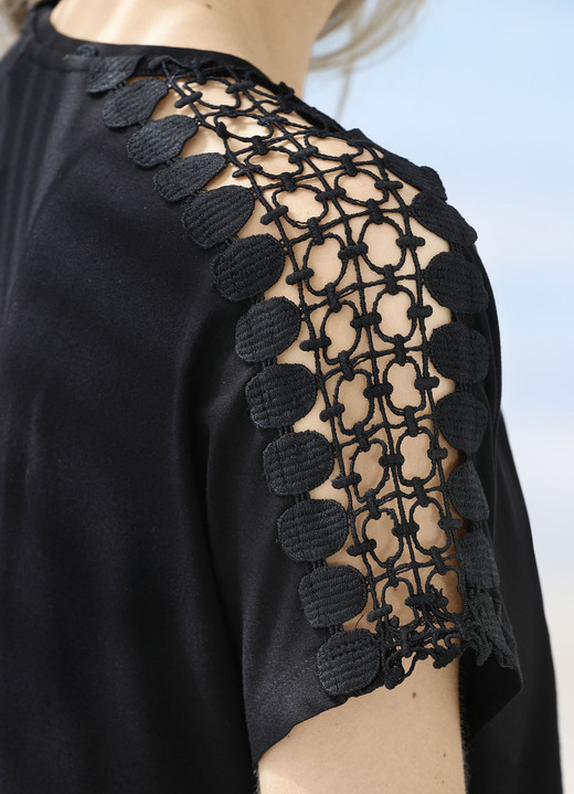 Strandkleider - Laurina Zweierpack Kleider mit Stickereispitze Ansicht 4 Strandkleider - Laurina Zweierpack Kleider mit Stickereispitze, in Größe 036 bis 054, in Farbe 1X MAGENTA, 1X SCHWARZ Ansicht 4