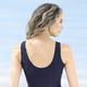 Tankinis - Tankini mit platziertem Druckdessin und Softschalen – Farbe MARINE-BUNT – Ansicht 2 Tankinis - Tankini mit platziertem Druckdessin und Softschalen, in Größe 038 bis 052, in Cup D, in Farbe MARINE-BUNT – Farbe MARINE-BUNT – Ansicht 2