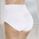 - Dreierpack Slips ohne Seitennähte, in Größe 038 bis 052, in Farbe WEISS – Farbe WEISS – Ansicht 1