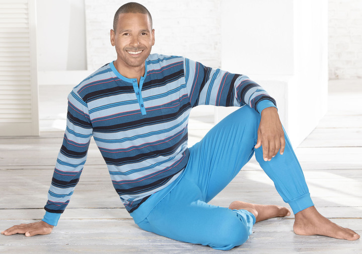 - Schlafanzug mit Knopfleiste und Bündchenabschlüssen, in Größe 046 bis 062, in Farbe LAGUNE-BUNT Ansicht 2