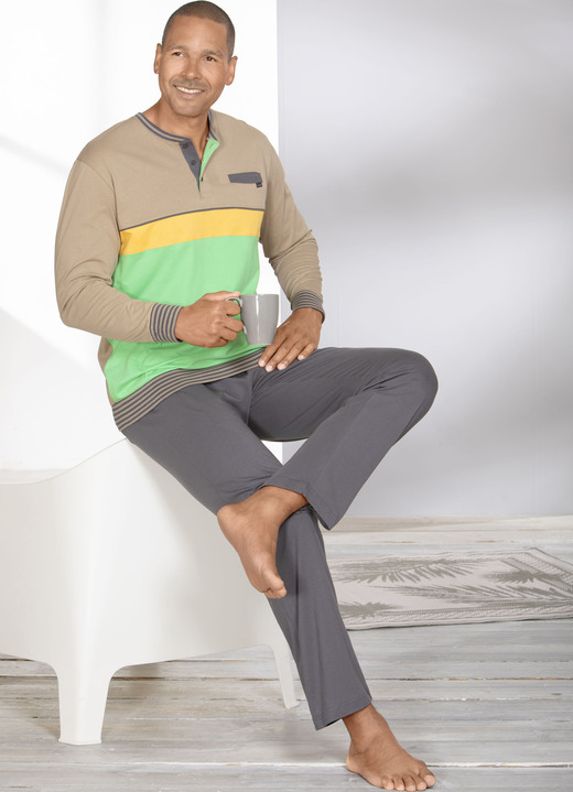 - Schlafanzug mit Knopfleiste und offenen Beinabschlüsen, in Größe 046 bis 062, in Farbe BUNT-GRAFIT Ansicht 2