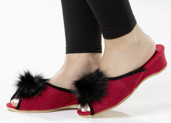 Hausschuhe - ELENA EDEN, schicke Damen-Pantoletten, Weite G, mit Kunstfellpompon Ansicht 4 Hausschuhe - ELENA EDEN, schicke Damen-Pantoletten, Weite G, mit Kunstfellpompon, in Größe 036 bis 042, in Farbe ROT Ansicht 4