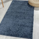 Modern - Traumhaft flauschige Brücken und Teppiche in Shaggy-Qualität – Farbe DUNKELBLAU – Ansicht 4 Modern - Traumhaft flauschige Brücken und Teppiche in Shaggy-Qualität, in Größe 111 (Brücke 60x90 cm) bis 304 (Teppich rund ø 150 cm), in Farbe HELLBLAU – Farbe DUNKELBLAU – Ansicht 4
