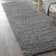 Modern - Traumhaft flauschige Brücken und Teppiche in Shaggy-Qualität – Farbe GRAU – Ansicht 4 Modern - Traumhaft flauschige Brücken und Teppiche in Shaggy-Qualität, in Größe 111 (Brücke 60x90 cm) bis 304 (Teppich rund ø 150 cm), in Farbe HELLBLAU – Farbe GRAU – Ansicht 4