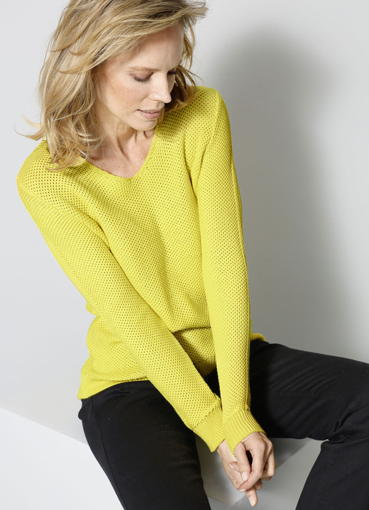 Langarm - Pullover in dekorativer Struktur, in Größe 038 bis 052, in Farbe GELB Ansicht 2