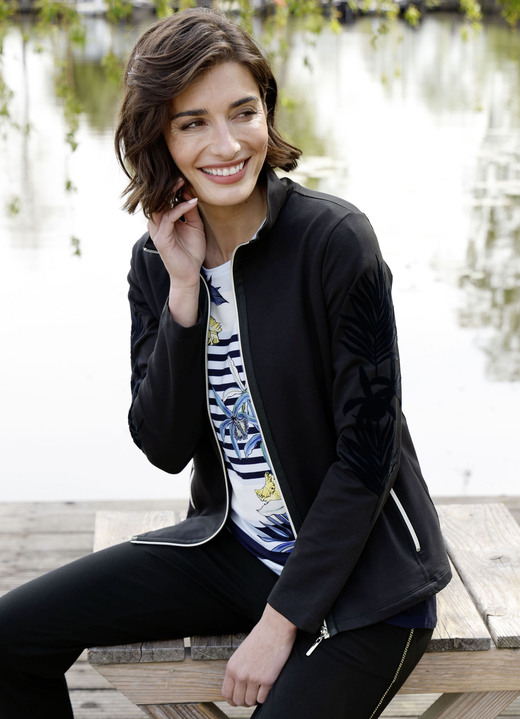 Jacken & Mäntel - Sweatjacke mit floralem Druck, in Größe 038 bis 052, in Farbe MARINE Ansicht 1