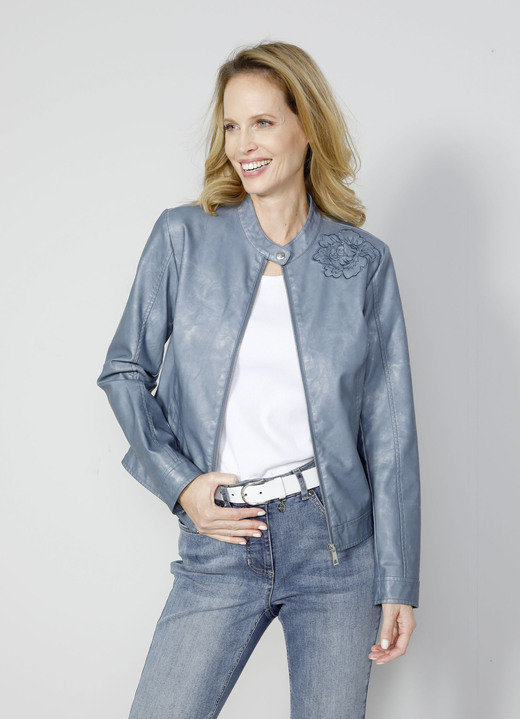 Blazer & Anzüge - Lederimitatblazer mit toniger floral platzierter Stickerei Ansicht 3 Blazer & Anzüge - Lederimitatblazer mit toniger floral platzierter Stickerei, in Größe 038 bis 052, in Farbe BLAU Ansicht 3