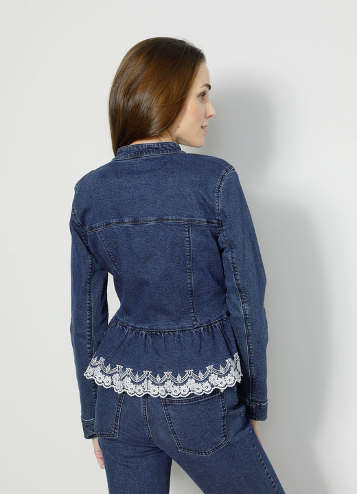 Kurz - Jeansblazer mit dekorativer Spitzenoptik Ansicht 3 Kurz - Jeansblazer mit dekorativer Spitzenoptik, in Größe 038 bis 048, in Farbe BLAU-WEISS Ansicht 3