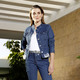 Kurz - Jeansblazer mit dekorativer Spitzenoptik – Farbe BLAU-WEISS – Ansicht 1 Kurz - Jeansblazer mit dekorativer Spitzenoptik, in Größe 038 bis 048, in Farbe BLAU-WEISS – Farbe BLAU-WEISS – Ansicht 1