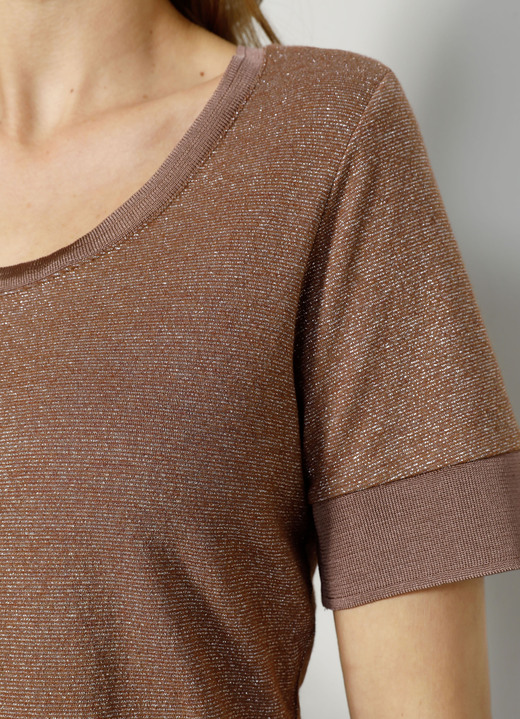 - Shirt in leicht taillierter Form, in Größe 038 bis 048, in Farbe BRAUN Ansicht 3