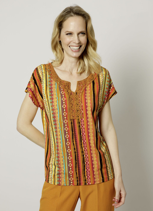 Shirts - Shirt mit Häkelspitzenbesatz, in Größe 038 bis 046, in Farbe MULTICOLOR Ansicht 2