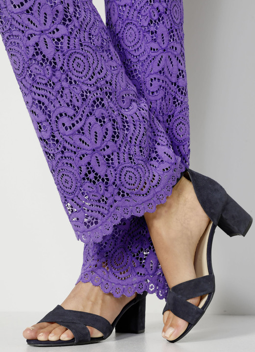 Hosen - Hose aus floraler Spitze, in Größe 038 bis 046, in Farbe LILA Ansicht 3