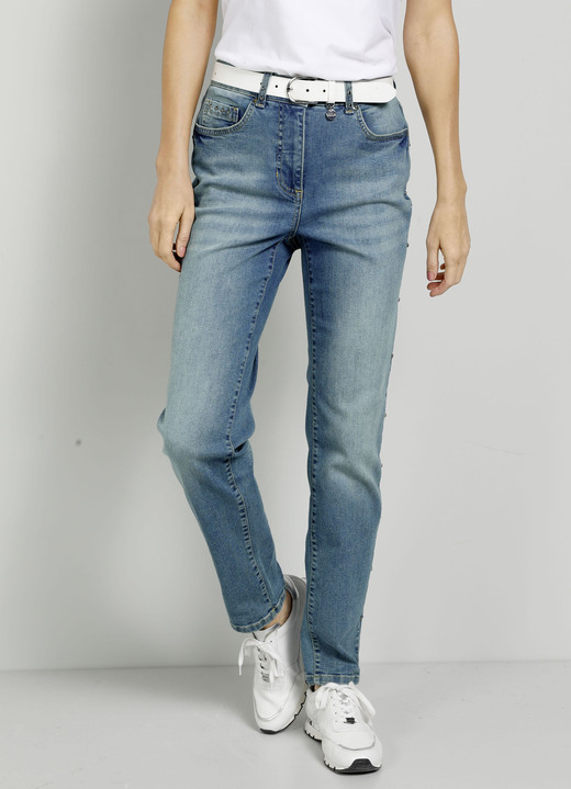 Hosen mit Knopf- und Reißverschluss - Jeans mit Nieten entlang der Seitennaht, in Größe 019 bis 052, in Farbe HELLBLAU Ansicht 1