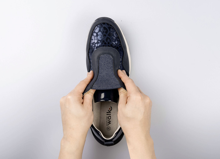 Slipper & Schnürschuhe - Modischer Stretch-Sneaker im Leo-Look, in Größe 036 bis 042, in Farbe BLAU Ansicht 2